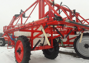 Причіпні обприскувачі: різновиди та поради щодо вибору