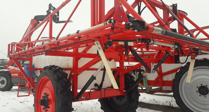 Причіпні обприскувачі: різновиди та поради щодо вибору