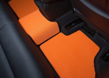 Чем так важны автоковрики: как их выбирать и как правильно ухаживать