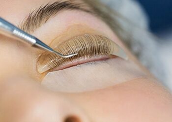 Ламінування вій – секрет красивого чарівного погляду з Divalen