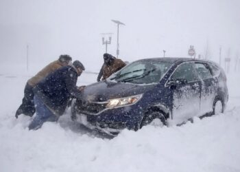 Что делать, если ваша машина застряла: рекомендации профессионалов