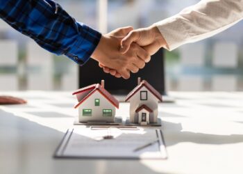 Поради, як купити будинок в Ужгороді: на що звернути увагу перед покупкою