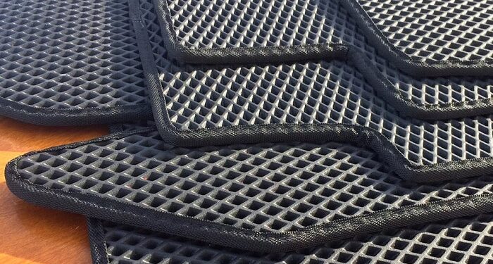 Достоинства и ключевые особенности автоковриков из резины