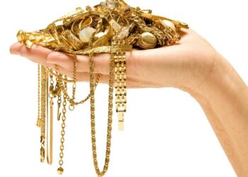 Золоті прикраси у якості подарунка: переваги, особливості та рекомендації щодо вибору